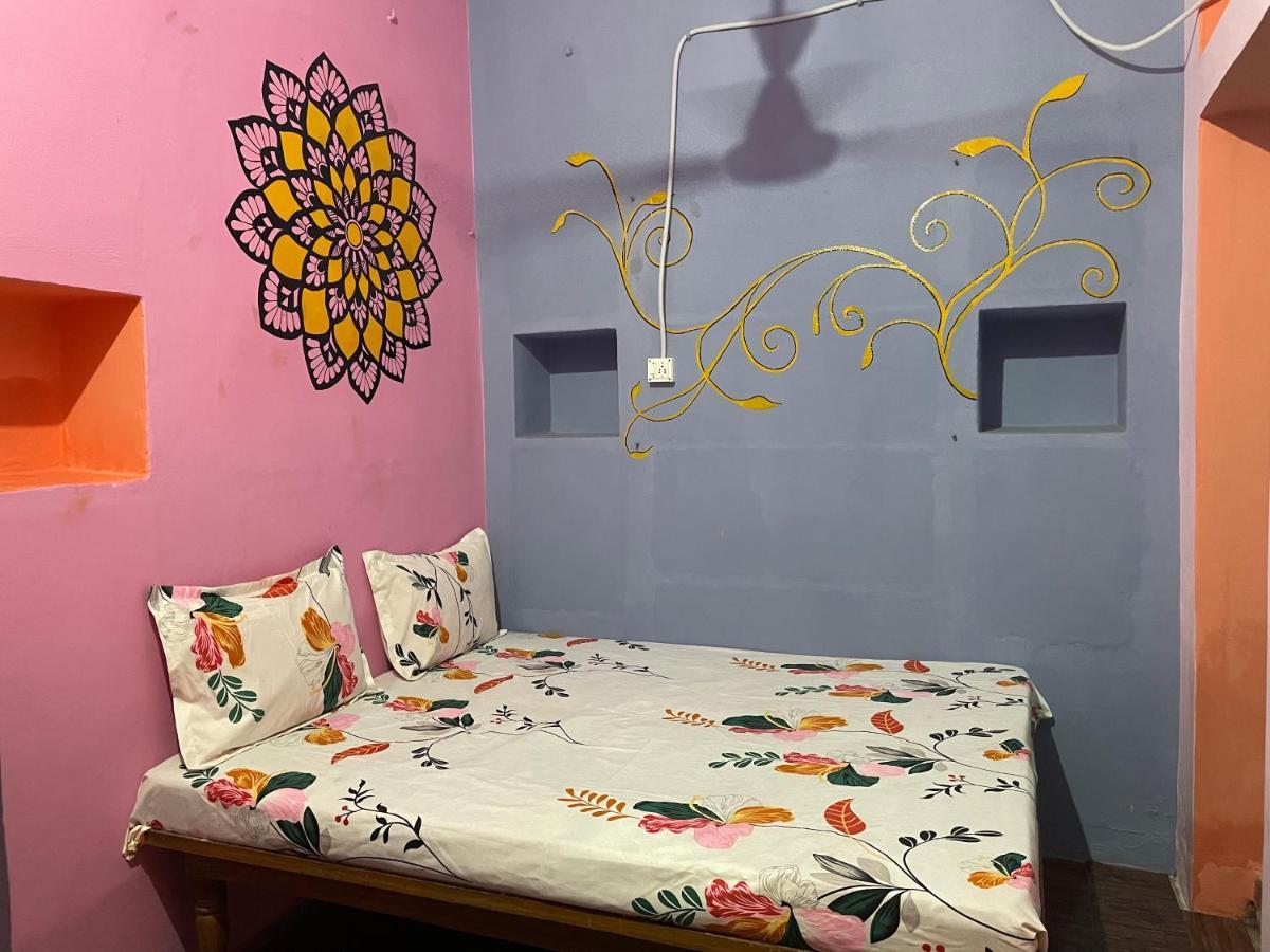 Indra Paying Guest House Varanasi Exteriör bild