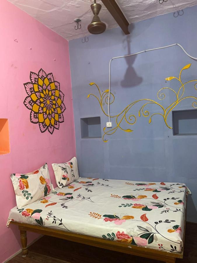 Indra Paying Guest House Varanasi Exteriör bild